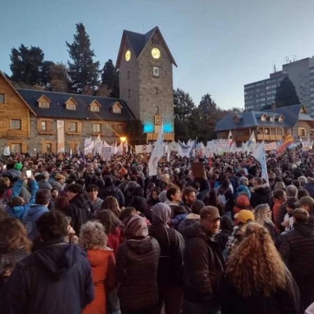 Bariloche: convocan a marchar contra la venta de tierras a extranjeros y crece la tensión por el proyecto oficial