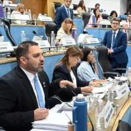 Tierras fiscales en Río Negro: el peronismo exige saber quiénes serán los beneficiarios de las obras financiadas por el BID