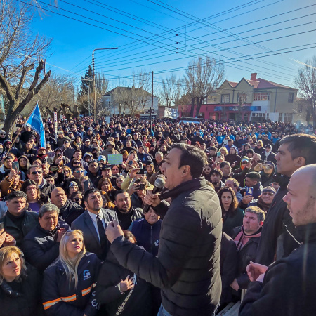 Más de 2.000 trabajadores marcharon en Río Gallegos contra el recorte de fondos municipales