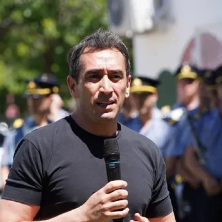 Cruzadas y denuncias: qué pasó en el violento cruce entre el intendente de Viedma y un periodista