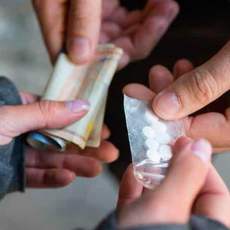 Advierten por el “alarmante avance” del narcomenudeo en los barrios de Viedma