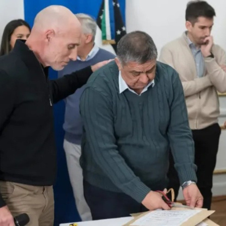 Weretilneck licitó 30 viviendas en Viedma con una cooperativa que tenía retirada la autorización para funcionar