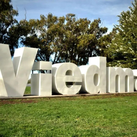 Viedma: denuncian un gasto de $60 millones por un nuevo cartel en la Costanera
