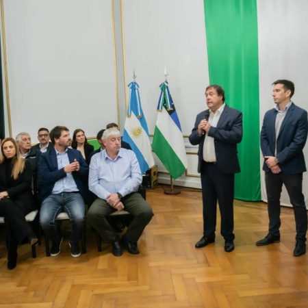 Weretilneck abre la billetera: $1.029 millones extra para contener a los municipios