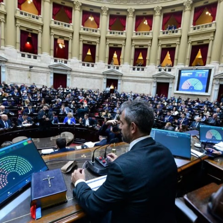 Deudas familiares: Milei y la oposición se cruzan por una ley clave en Diputados