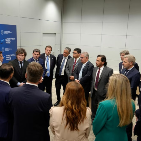 Milei aprovechó París para negociar con los gobernadores