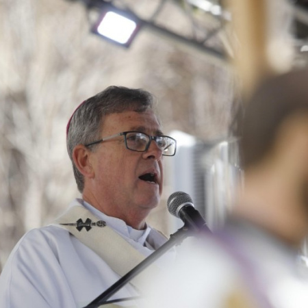 García Cuerva volvió a cuestionar a Milei antes de la llegada del Papa: “Las heridas de la intolerancia supuran”
