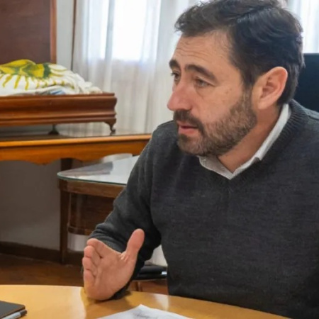 Román queda a un paso del referéndum que puede definir su futuro político