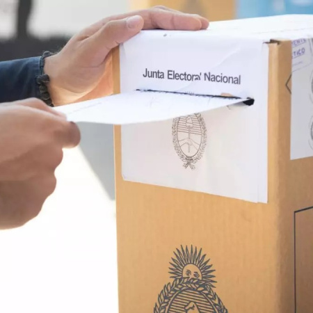 Quiénes son los 12 dirigentes que aparecen en la carrera por la intendencia