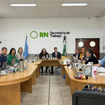 UnTER rechazó el aumento del 4,18% y definirá en asambleas cómo sigue el conflicto