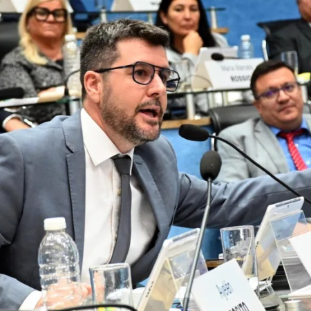 Río Negro: piden explicaciones a Weretilneck por contratos con consultoras y acuerdos externos